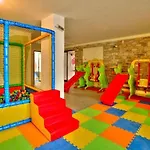 Ship Inn Boutique Hotel&SPA&Restaurant near the beach Hotel *