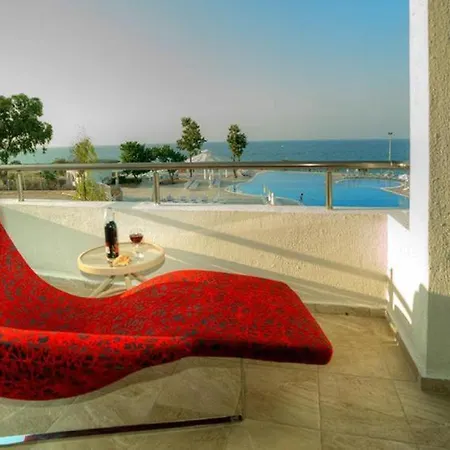 Jasmine Court & Location Templos